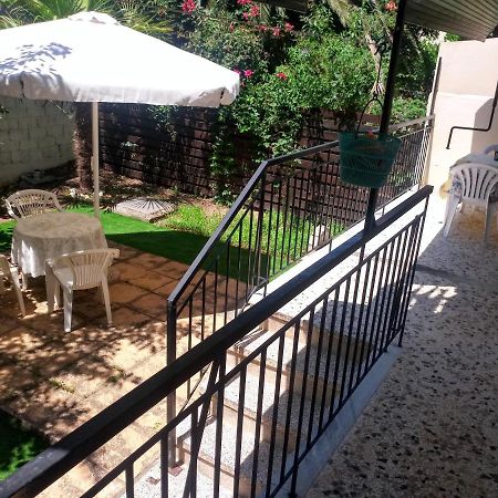 Anais Apartment Néa Péramos Екстериор снимка