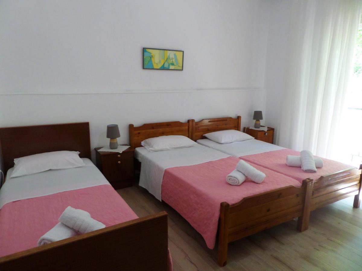 Anais Apartment Néa Péramos Екстериор снимка