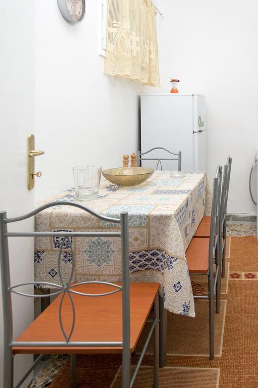 Anais Apartment Néa Péramos Екстериор снимка