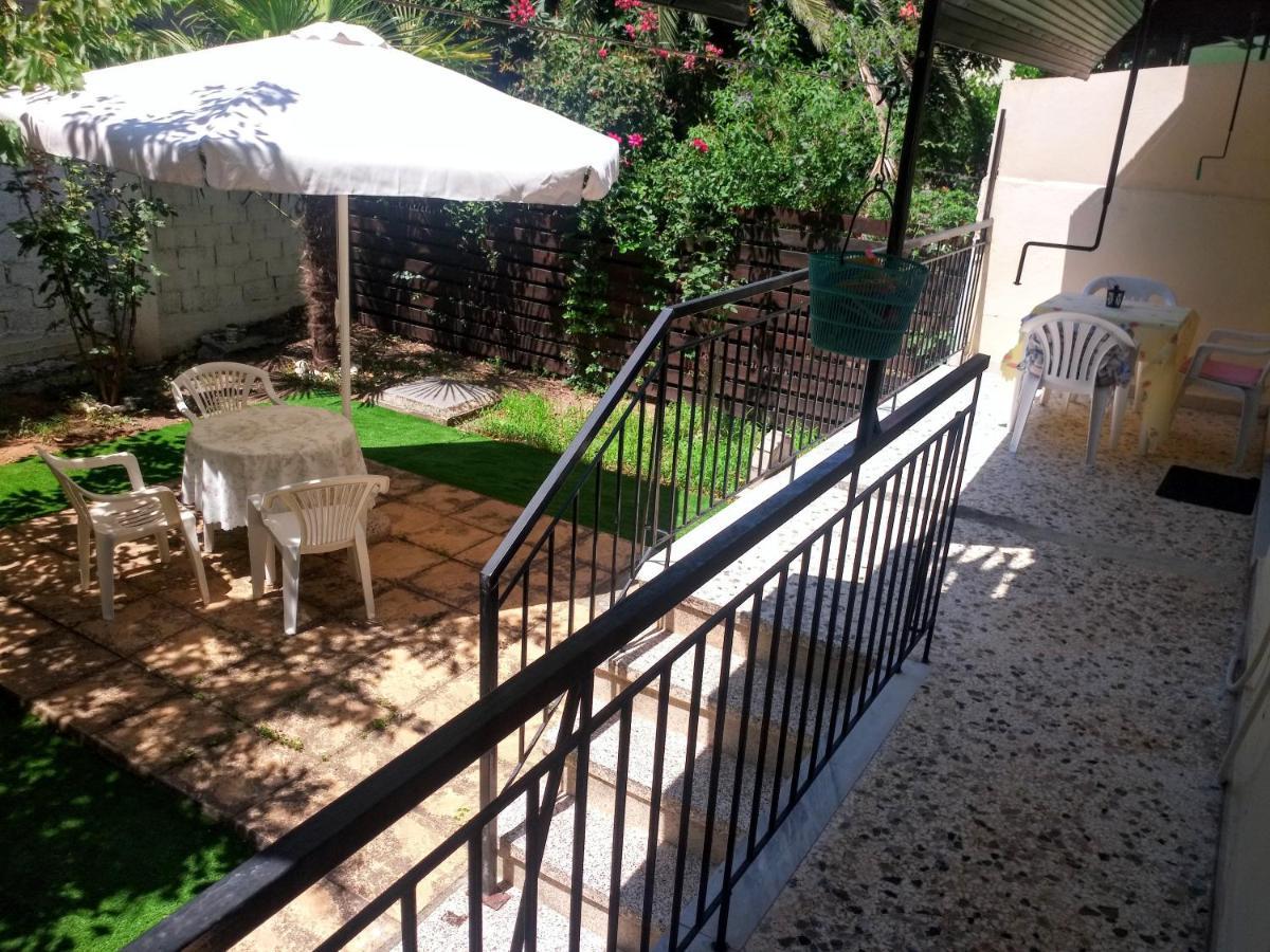 Anais Apartment Néa Péramos Екстериор снимка