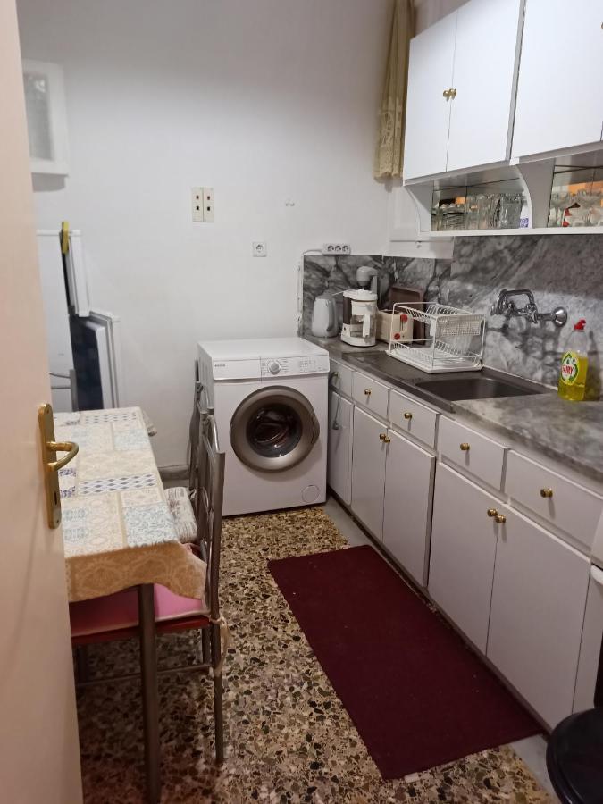 Anais Apartment Néa Péramos Екстериор снимка